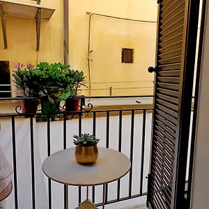 appartamento-al-capo-situato-nel-cuore-di-palermo.palermohotels.org/