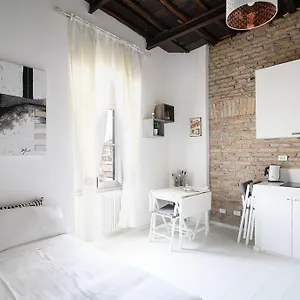 white-ostilia-apartments.it-romehotels.com/