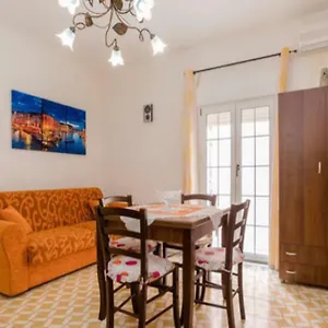 Apartment Ad Uso Turistico One, Trapani